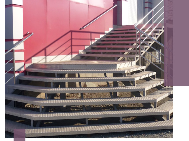 Лестницы для магазина в Ногинске — изготовление и монтаж