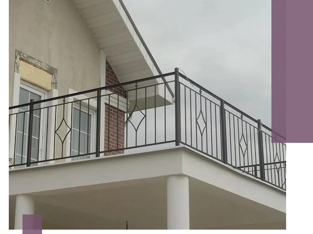 Изготовление балконных ограждений в Ногинске из металла и стекла