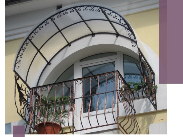 Козырьки над балконом в Ногинске — изготовление и монтаж